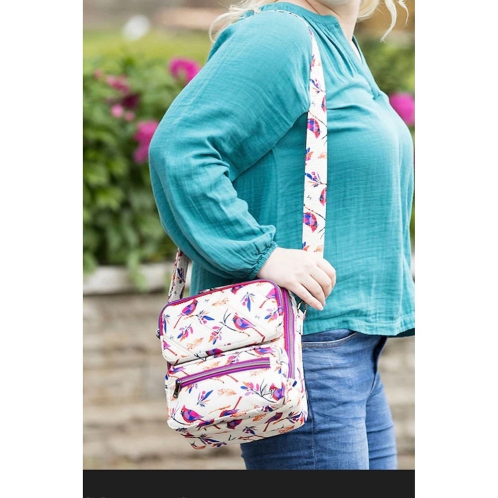 Lug Wrangler Medium Crossbody Bag‎ Cardinals Cream